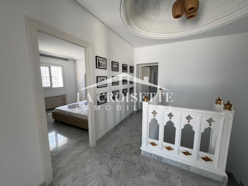 Duplex S+3 meublé à Gammarth